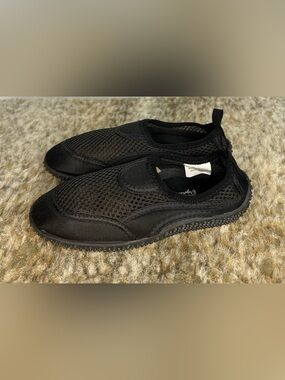 5 for‎ $25🔥Highland Originals Black Water Shoes Boys Size 12